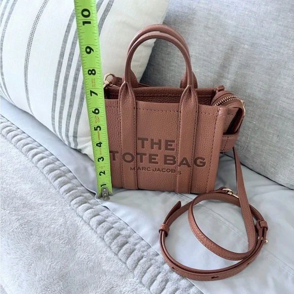 Marc Jacobs Leather Crossbody Tote Bag in Argan Oil - Picture 8 of 9